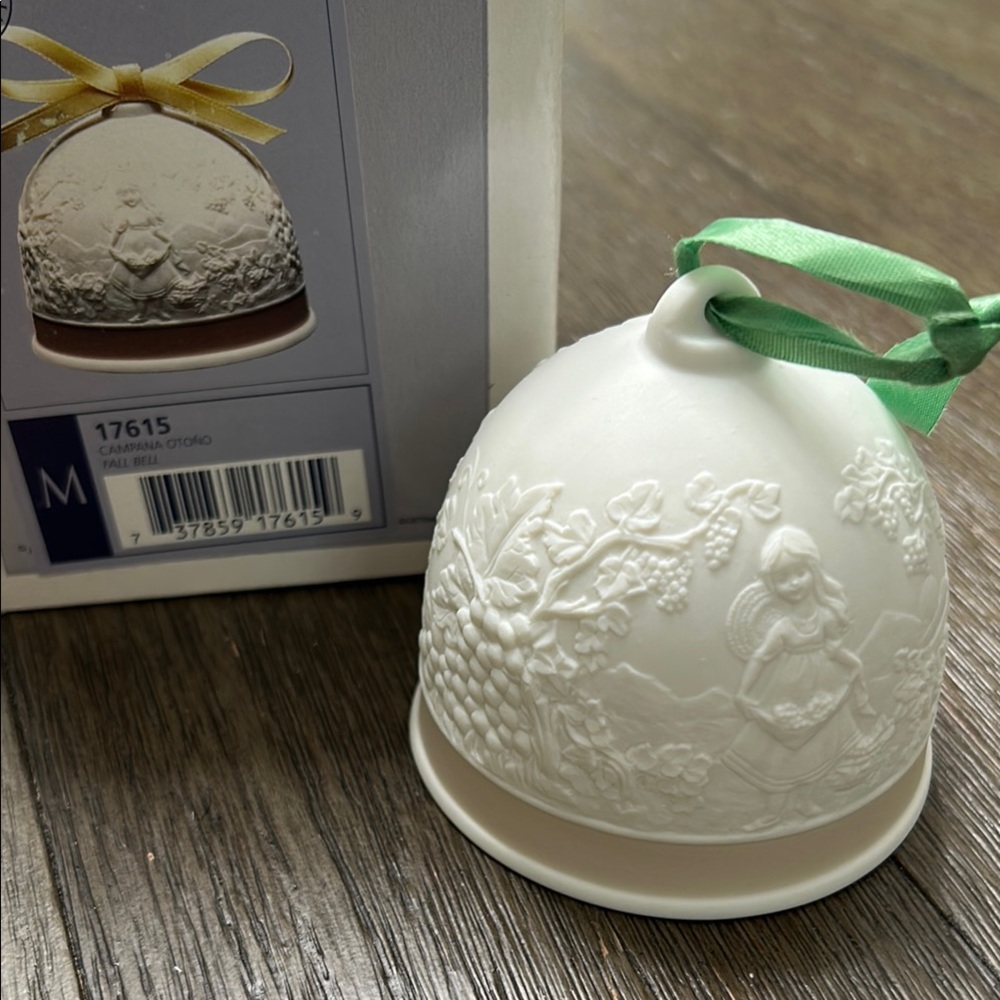 Vintage Lladro 1993 Collectors Society Fall Bell‎ with ribbon and original box